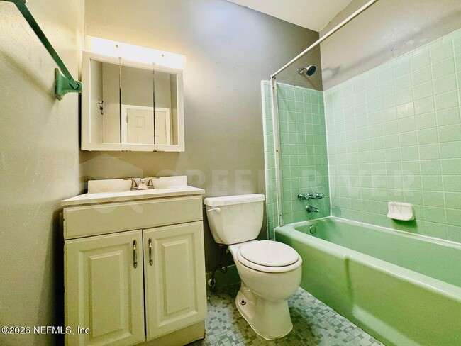 Building Photo - 246 Sara Dr