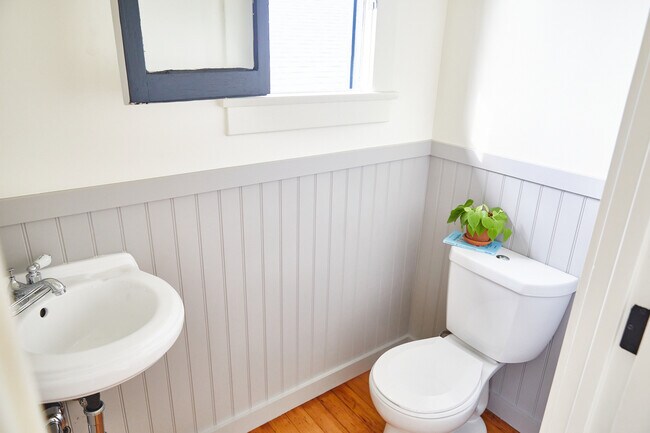 Building Photo - 149 S Vendome St