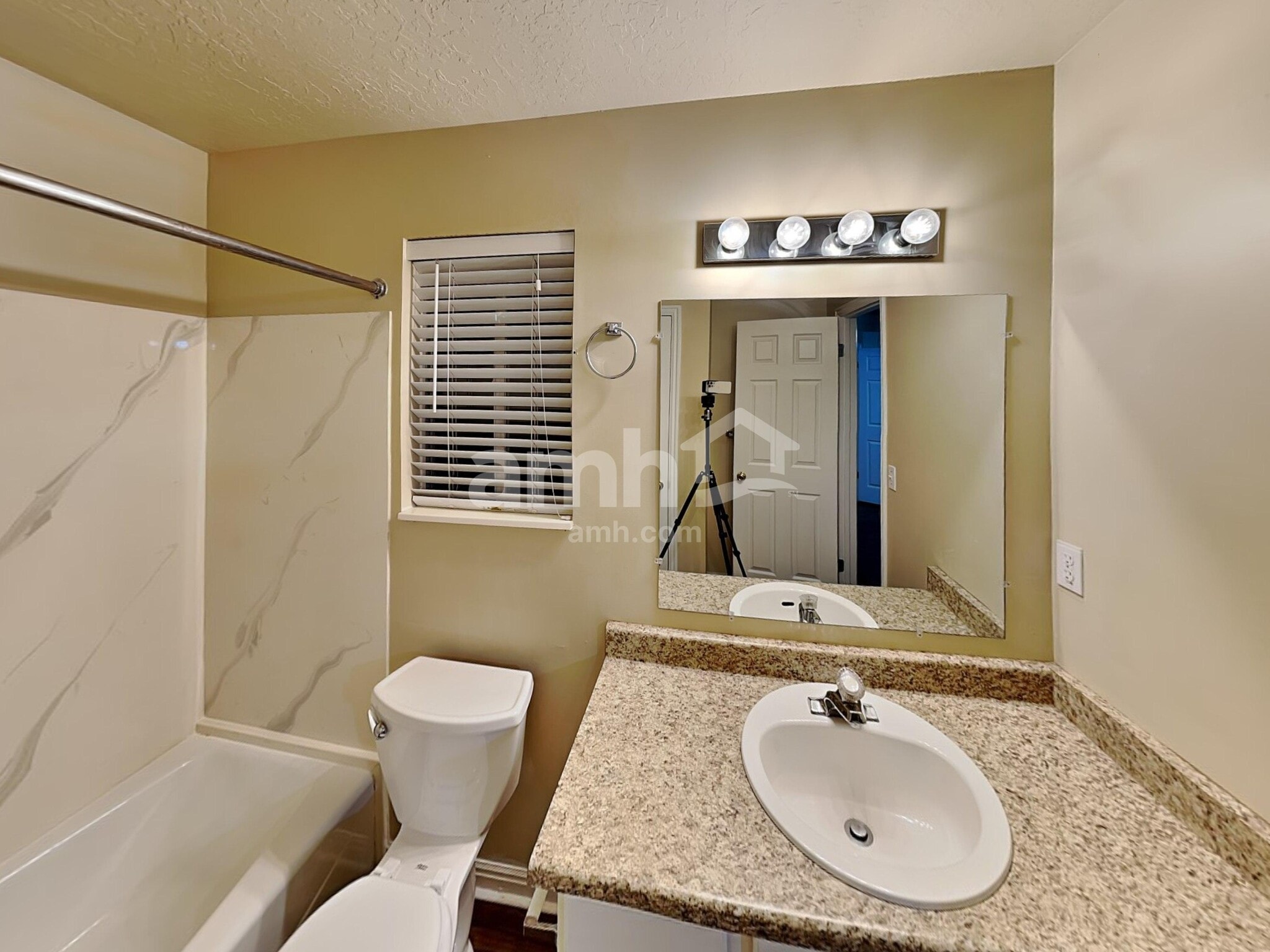 Building Photo - 536 S 925 E