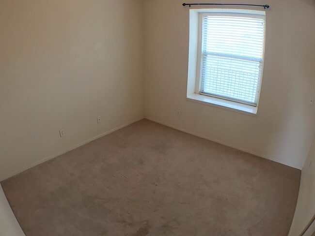 Building Photo - Northeast El Paso 3 Bed Refrig A/C