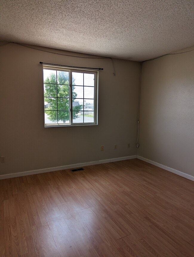 Building Photo - 1415 Boswell Dr