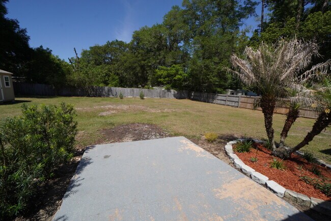Building Photo - 546 NE 43rd Ct