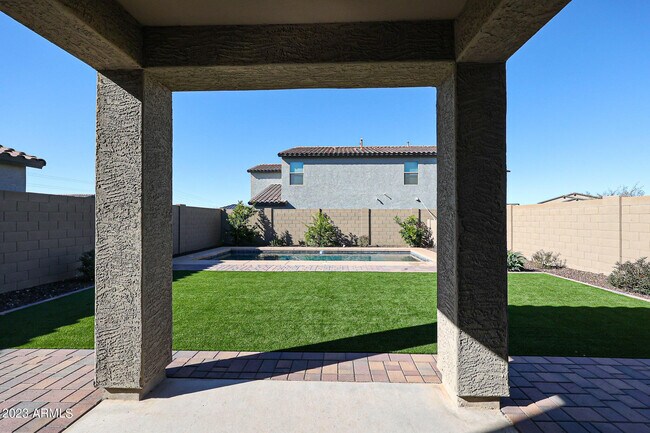 Building Photo - 7424 S 32nd Dr