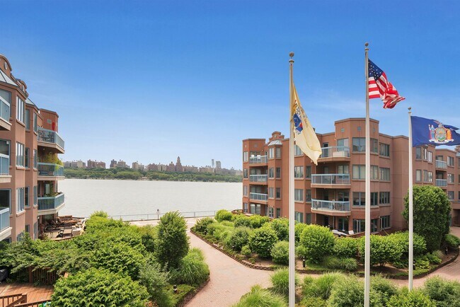 Building Photo - 302 Nelson Ct