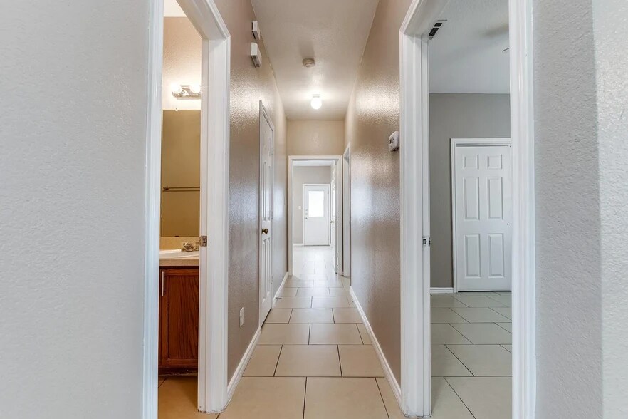 Building Photo - 5915 Lovingham Ct