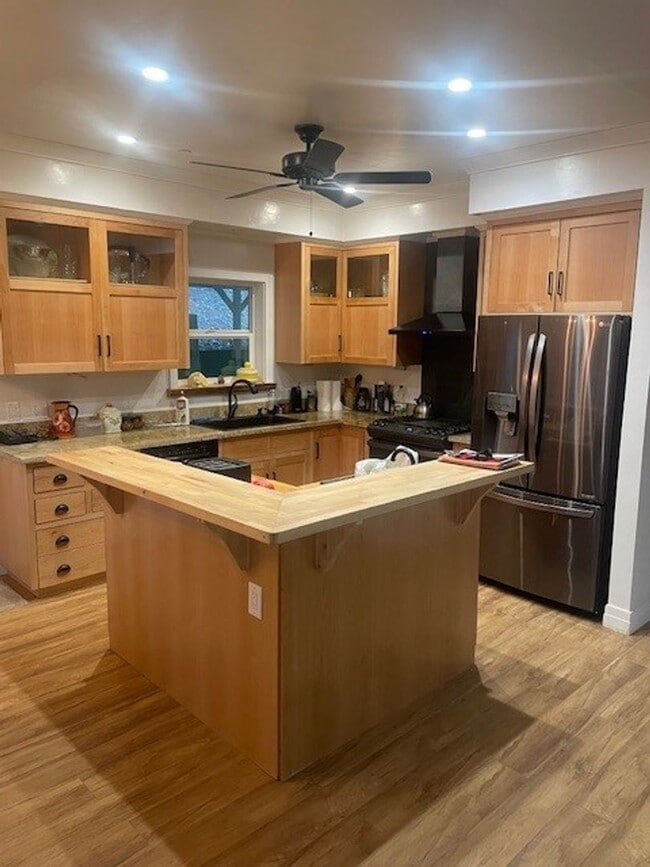Building Photo - Rural, private 2-story Home