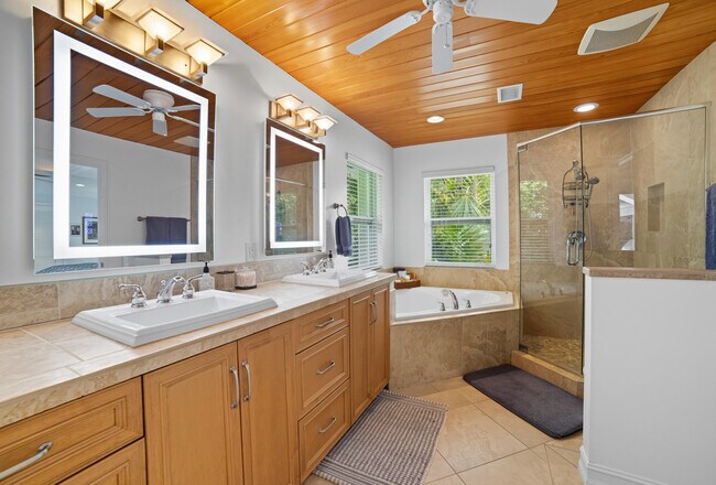 Building Photo - 1050 Gulfstream Way