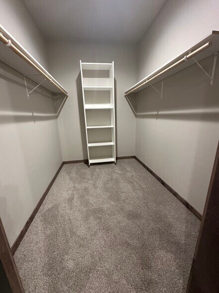Building Photo - 2129 Clover Field Dr