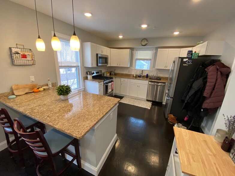 Building Photo - 65 Saint Marys St