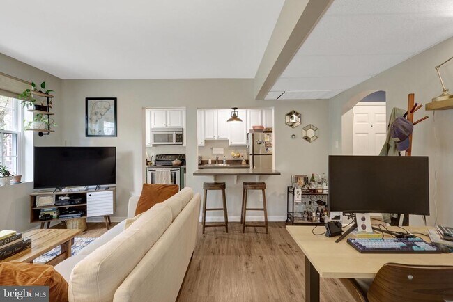 Building Photo - 1811 Key Blvd