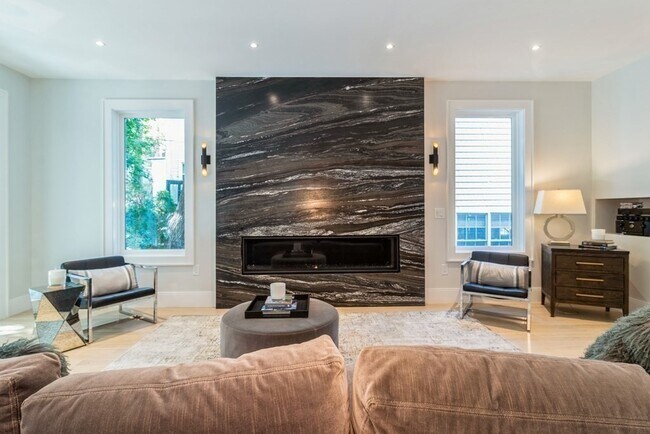 Building Photo - 89 University Rd