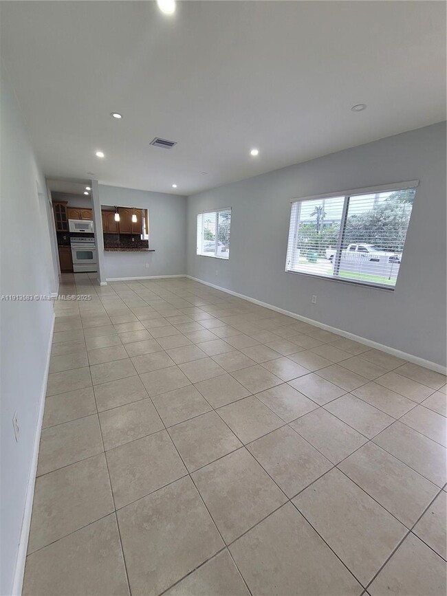 Building Photo - 8839 SW 28th St