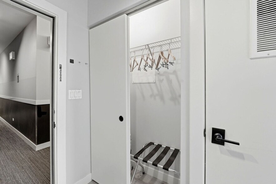 Building Photo - 417 S Dearborn St