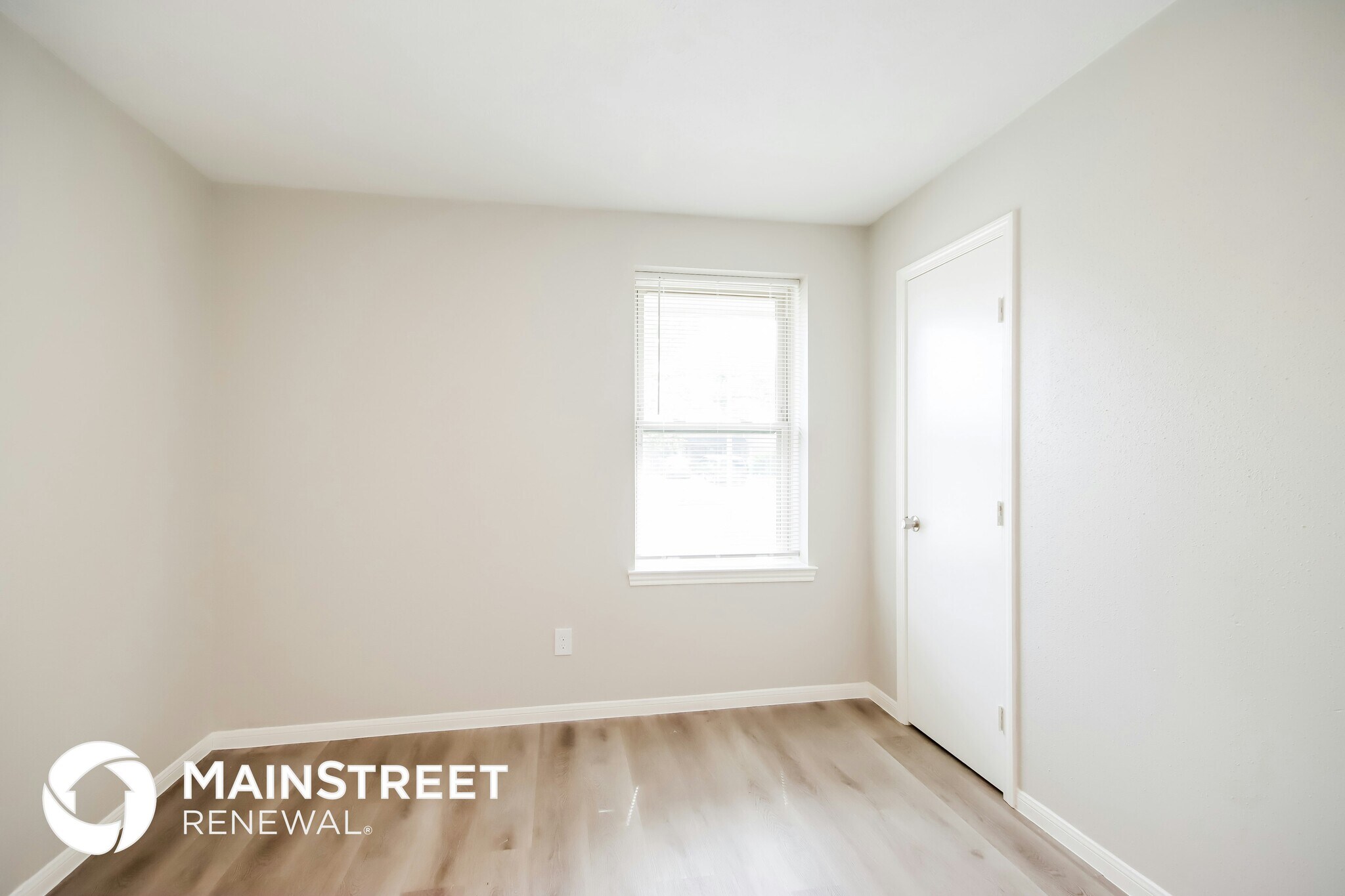 Building Photo - 8811 Oakleaf Forest Dr