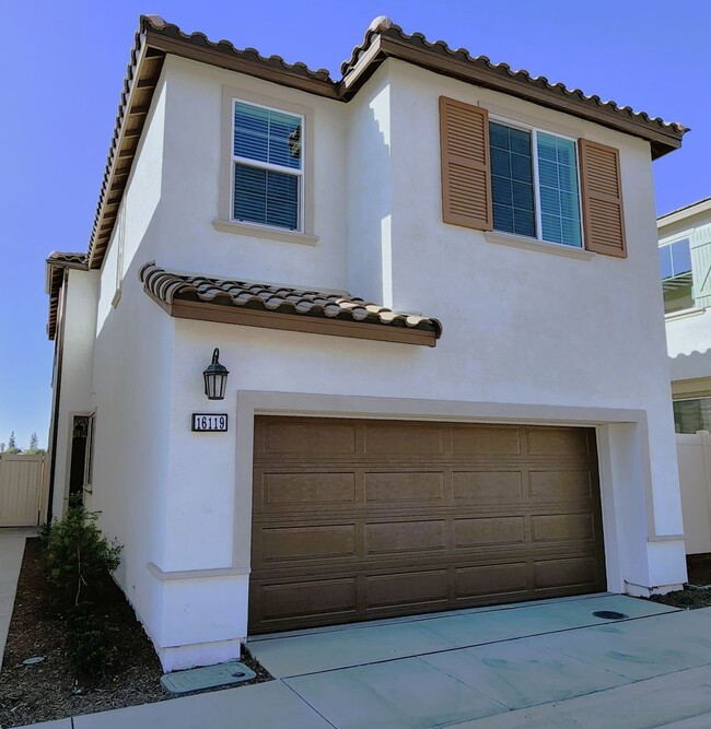 Building Photo - Gorgeous New Home in Gated Community,  5 B...