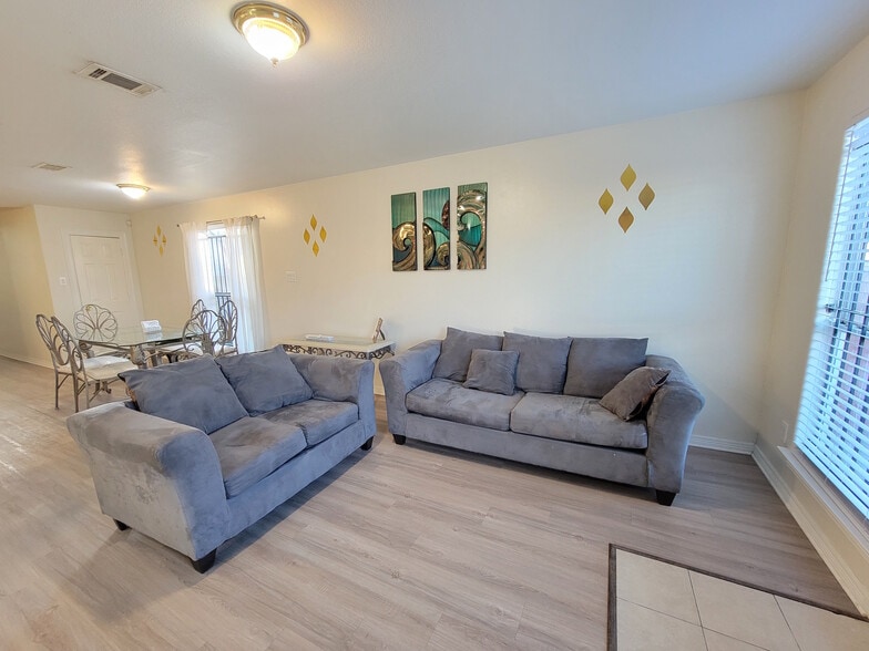 Building Photo - 3813 Lydia St