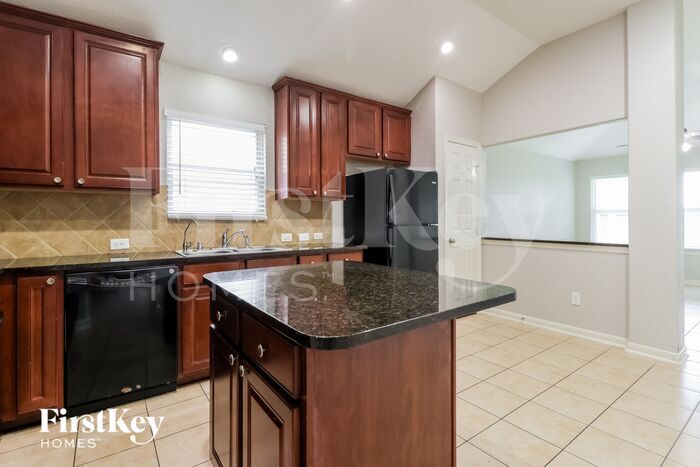 Building Photo - 9931 Fairlane Oaks Dr