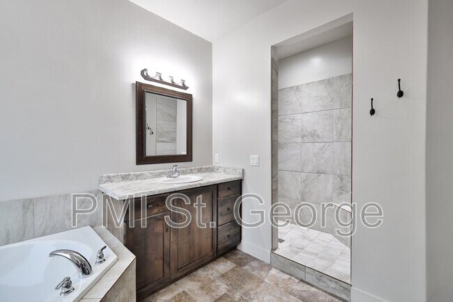 Building Photo - 3731 E Shooting Star Ln