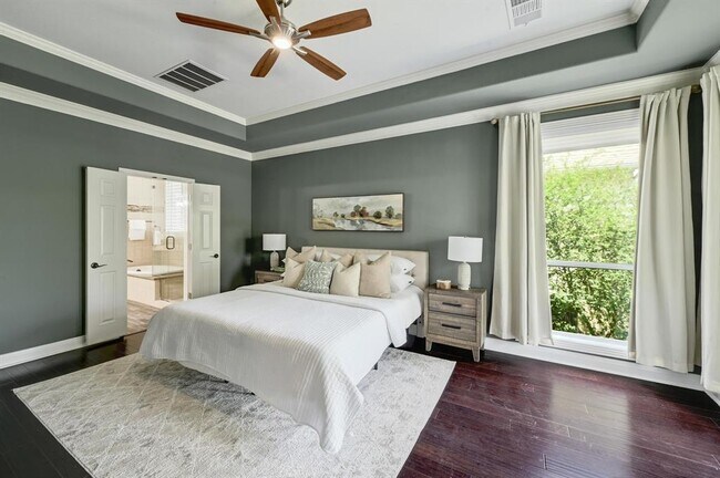 Building Photo - 12004 Mira Mesa Dr