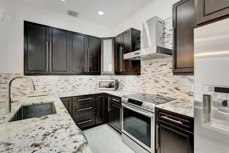 Building Photo - 406 NW 25th Ave