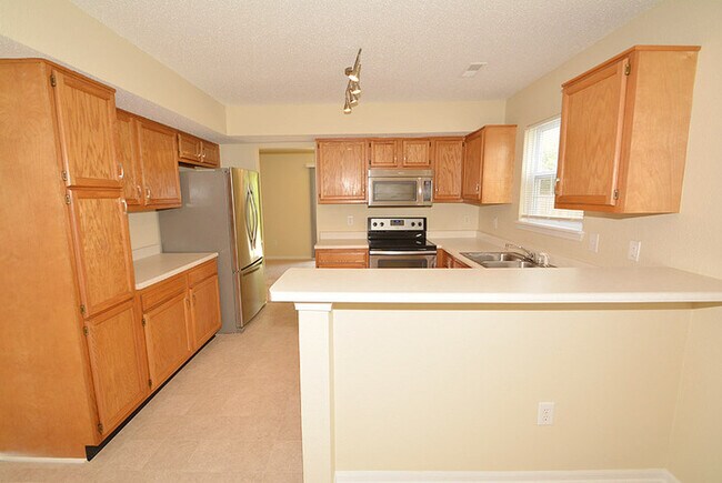 Building Photo - Pike Township 4 bedroom home