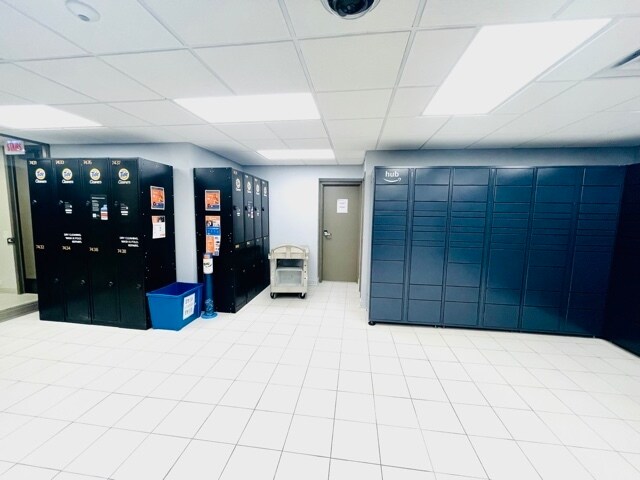 Building Photo - 2650 N Lakeview Ave