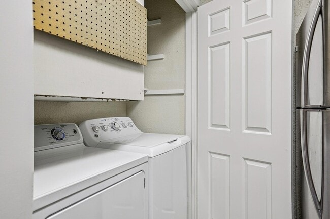 Building Photo - 807 W 25th St