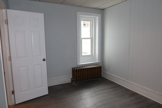Building Photo - 255 W Rowe St