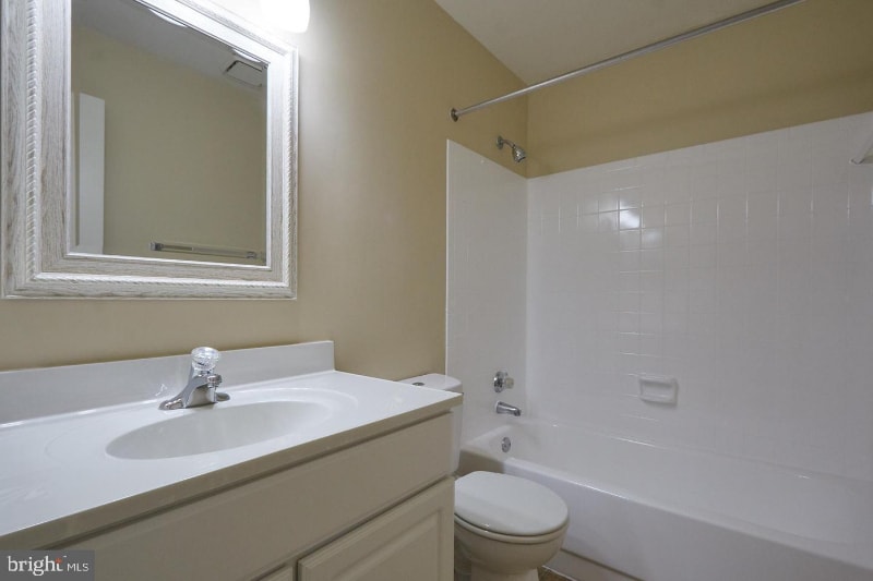 Building Photo - 9902 Boysenberry Way