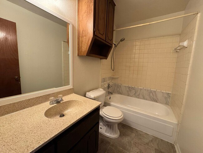 Building Photo - 2-Bedroom Duplex for Rent in Killeen