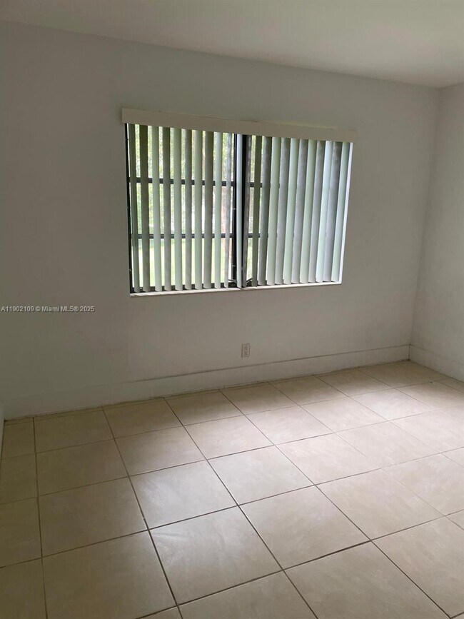 Building Photo - 3125 Oakland Shores Dr