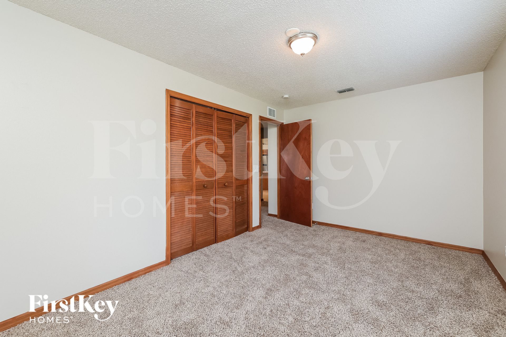 Building Photo - 329 Edgewood Ct