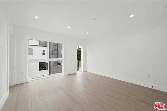 Building Photo - 4922 S Centinela Ave
