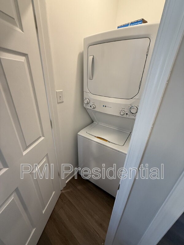 Building Photo - 2859 Lawson St