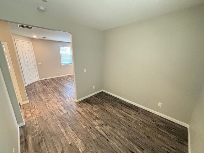 Building Photo - Beautifully Upgraded Single-Story 2BED/2BA...