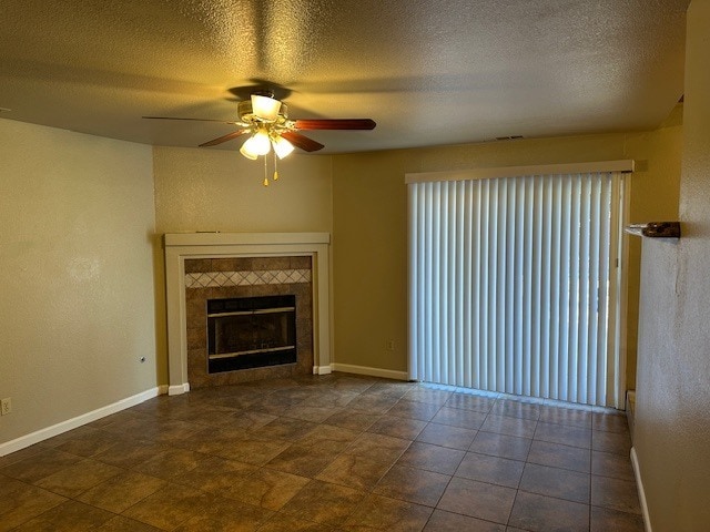 Building Photo - Modesto 5 Bedroom 3 Bathroom with a Pool