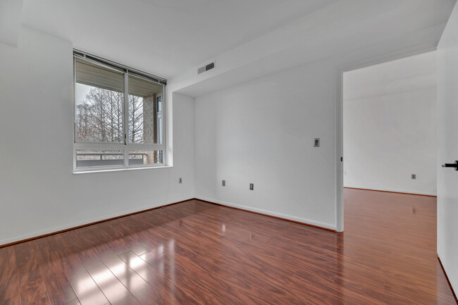 Building Photo - 1-month FREE RENT!! Modern 1-Bed Condo in ...