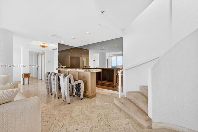 Building Photo - 2800 Island Blvd