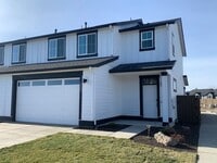 Building Photo - 3 Bed/2.5 Bath Pahlisch Home in NE Bend - ...
