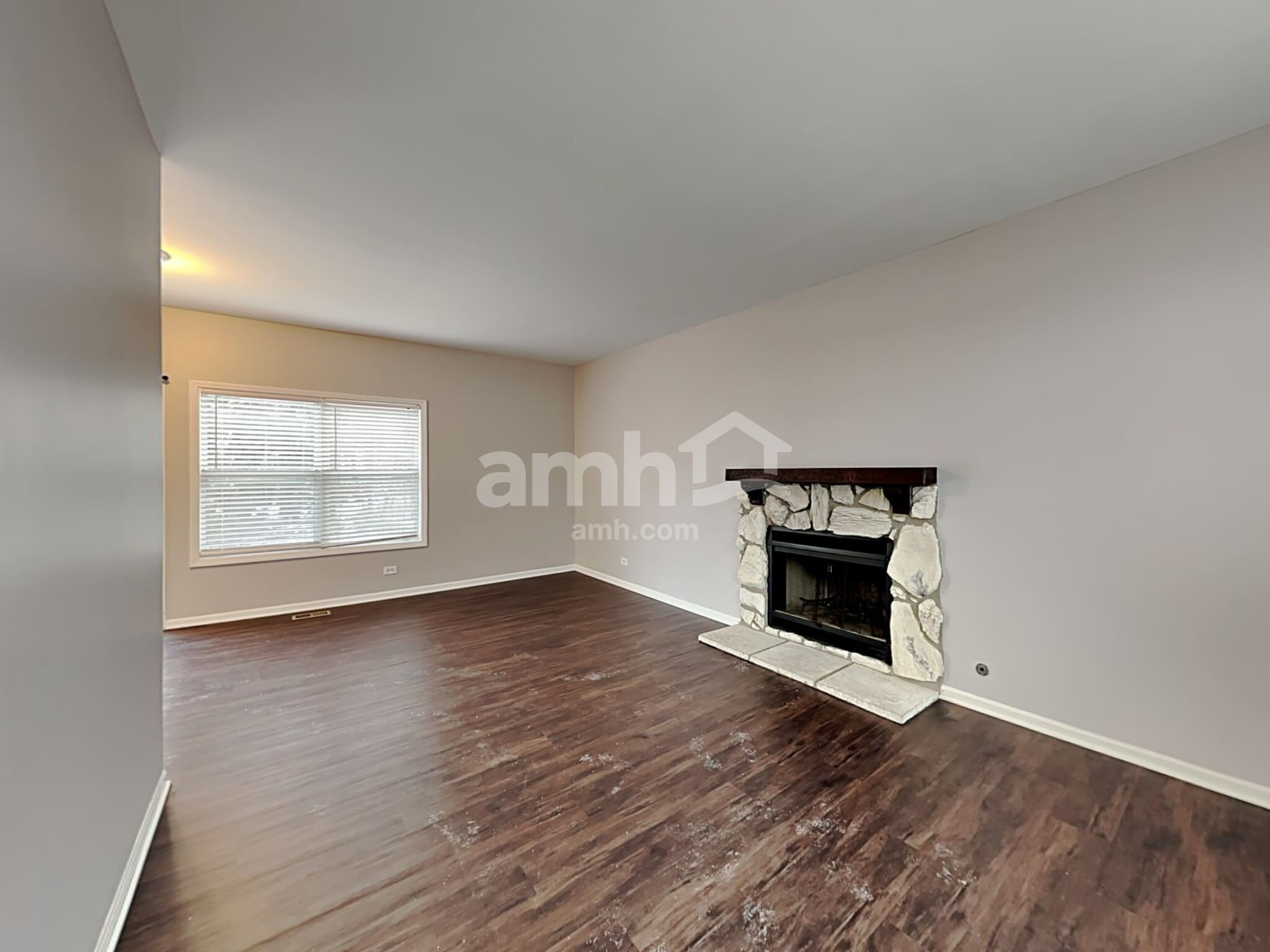 Building Photo - 2417 Deerfield Dr