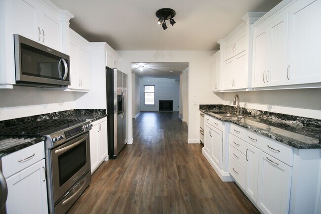 Building Photo - 1225 S Lawton Ave