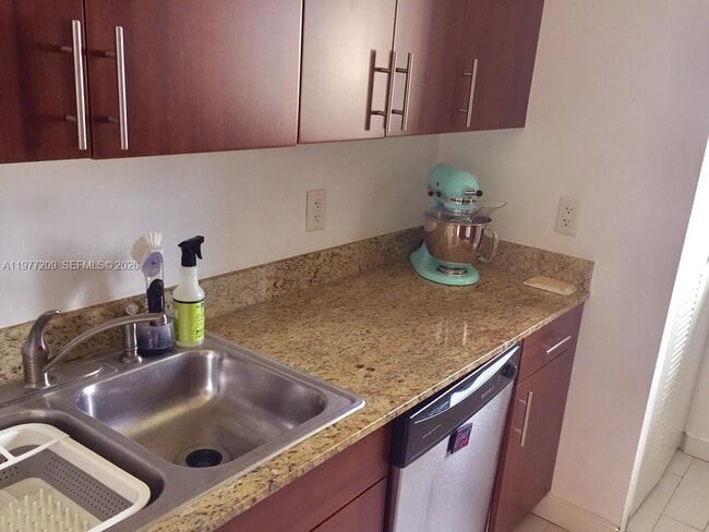 Building Photo - 7400 NE 6th Ct