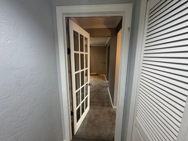 Building Photo - Spacious Private Oasis - 3 Bedroom 2 Bathr...