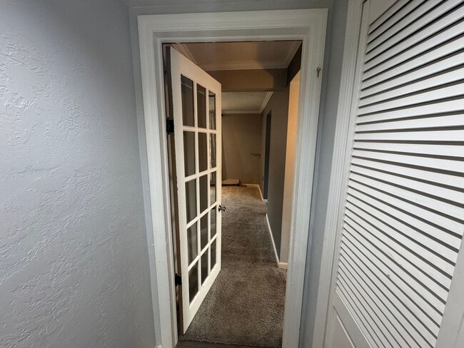 Building Photo - Spacious Private Oasis - 3 Bedroom 2 Bathroom House in Green Tree!