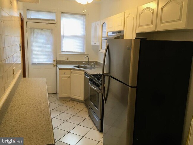 Building Photo - 2477 W Cold Spring Ln
