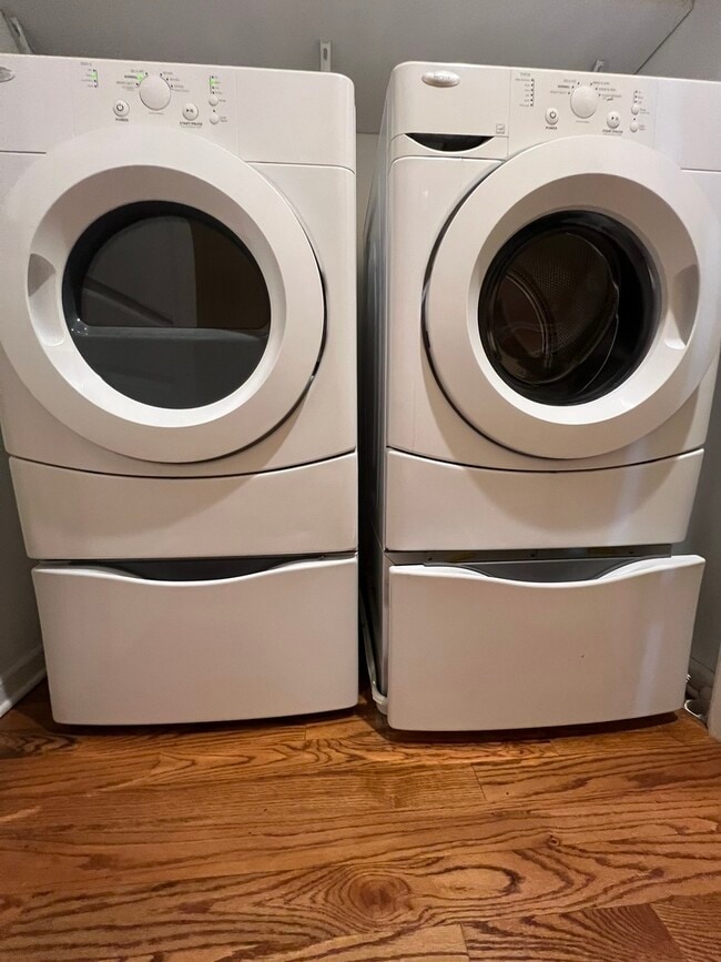 Building Photo - 1231 Caroline Ct