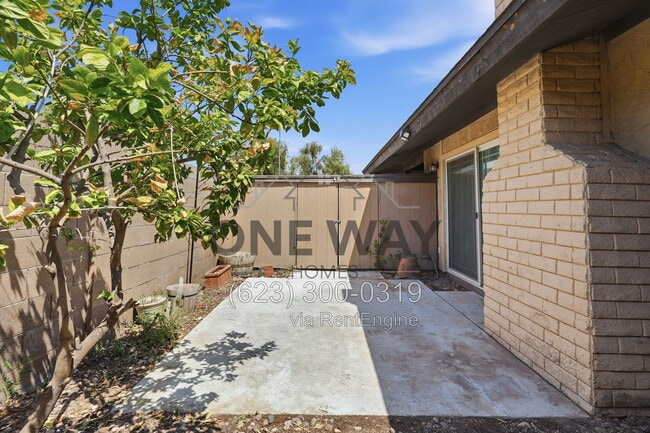Building Photo - 1660 W Village Way