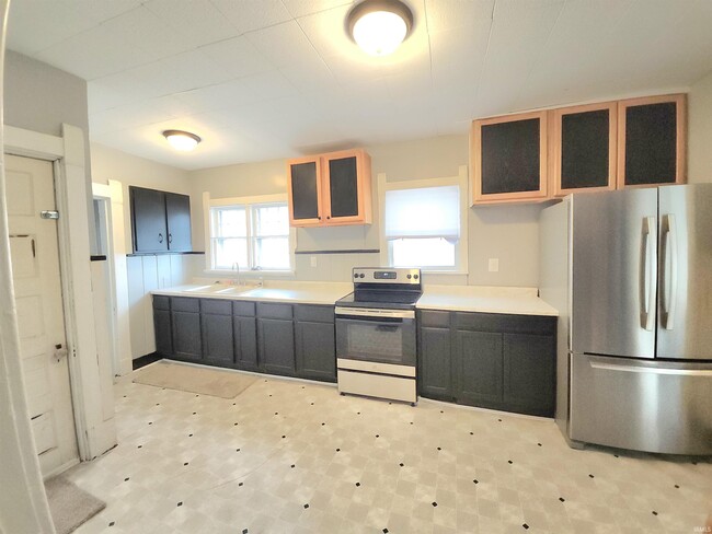 Building Photo - 1302 N Lafountain St