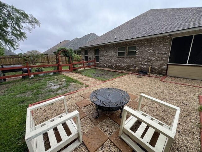 Building Photo - Spacious 5 Bedroom Home in Lake Haven – Zachary, LA