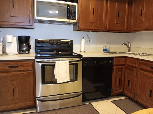 Building Photo - Stunning views, great amenities for 55+ re...